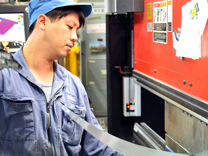 協和プレス工業の現場